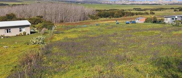 3 279 m² Land