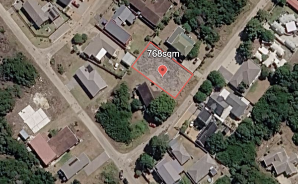 768 m² Land