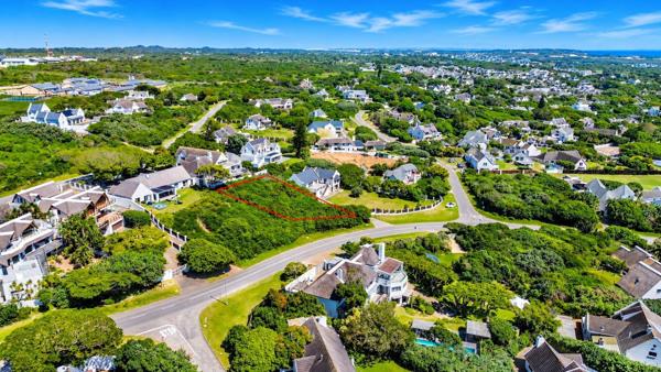 1 044 m² Land