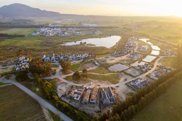 1 045 m² Land