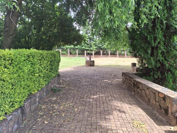 700 m² Land