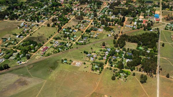 700 m² Land