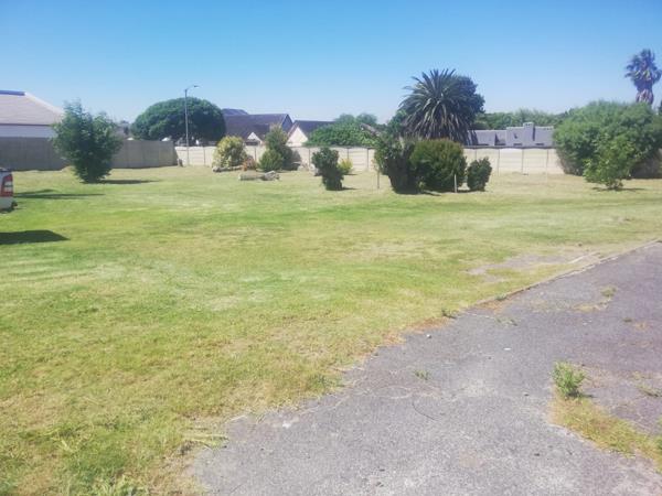 2 253 m² Land