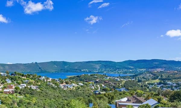 1 700 m² Land