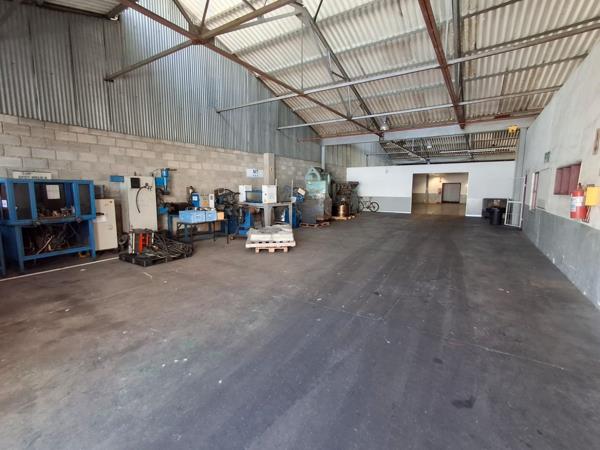 555 m² Industrial space