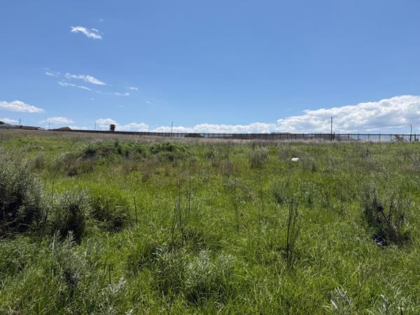 3 300 m² Land