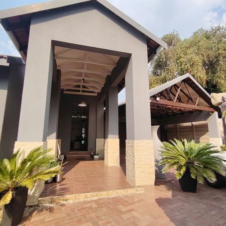 5 Bedroom House