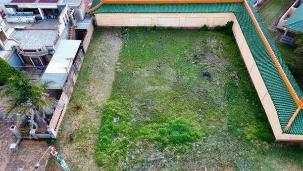 700 m² Land