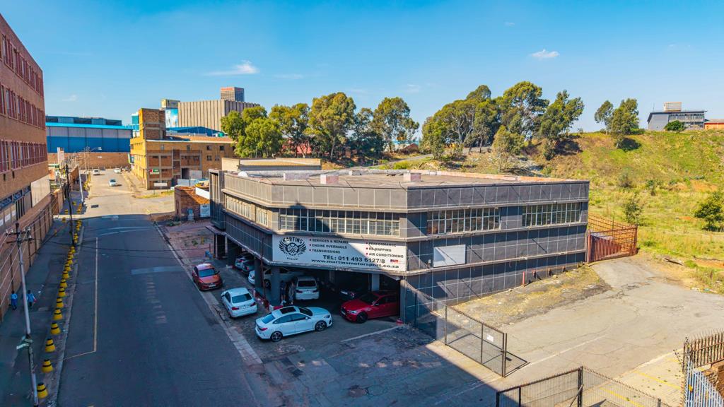 841 m² Commercial space