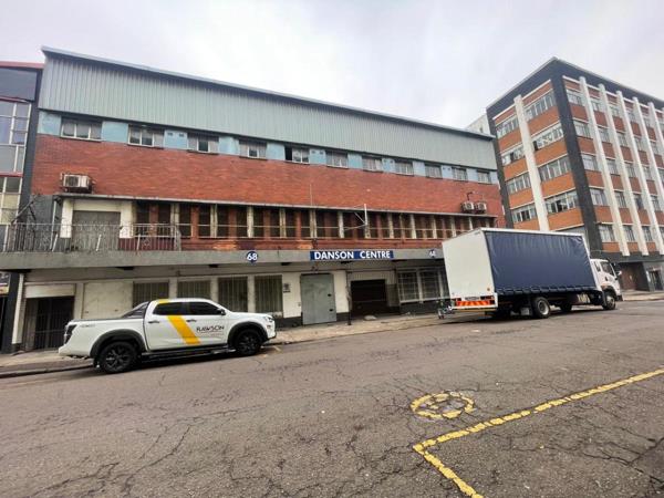 990 m² Commercial space