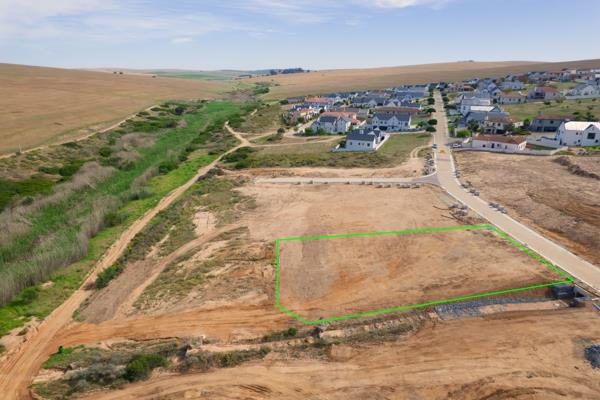 1 080 m² Land