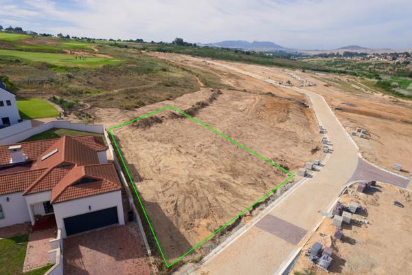 700 m² Land