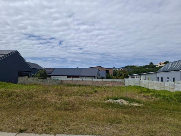 667 m² Land