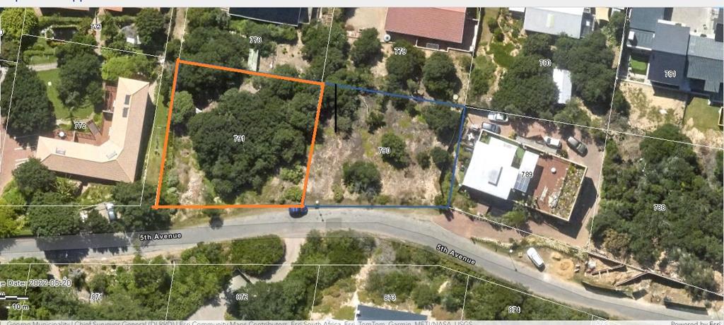 933 m² Land
