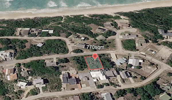 700 m² Land