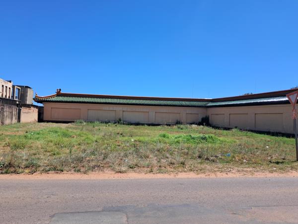 700 m² Land