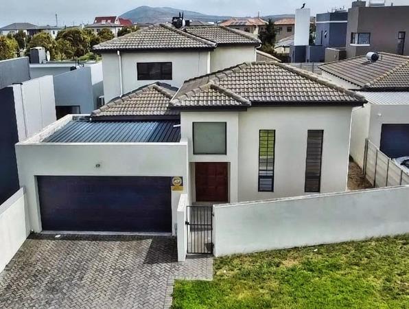 4 Bedroom House in Parklands North