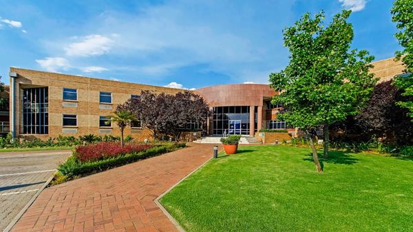 2 423 m² Commercial space