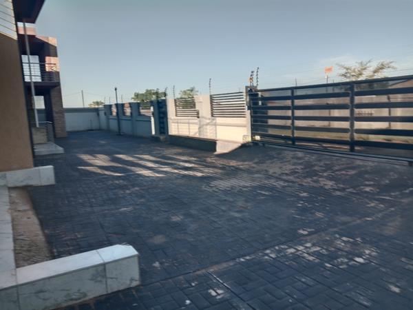 6 Bedroom House