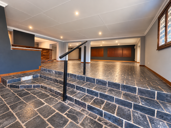 240 m² Commercial space