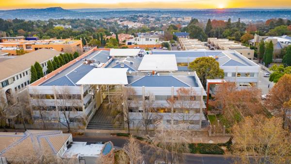 938 m² Commercial space