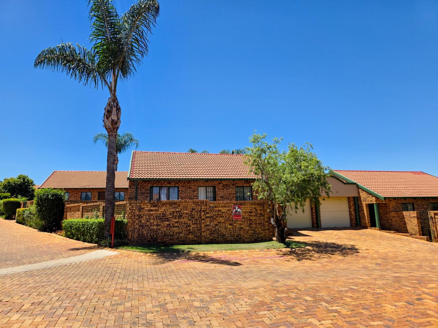 2 Bedroom Simplex to rent in Moreleta Park | RR4809071 | Private Property