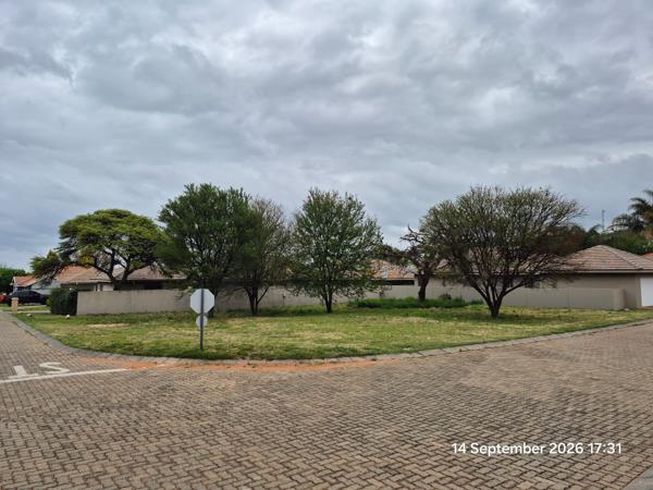 678 m² Land