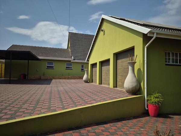 6 Bedroom House
