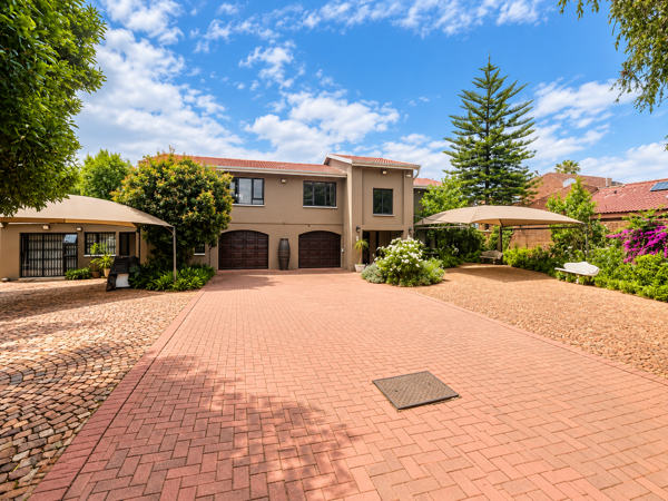 6 Bedroom House