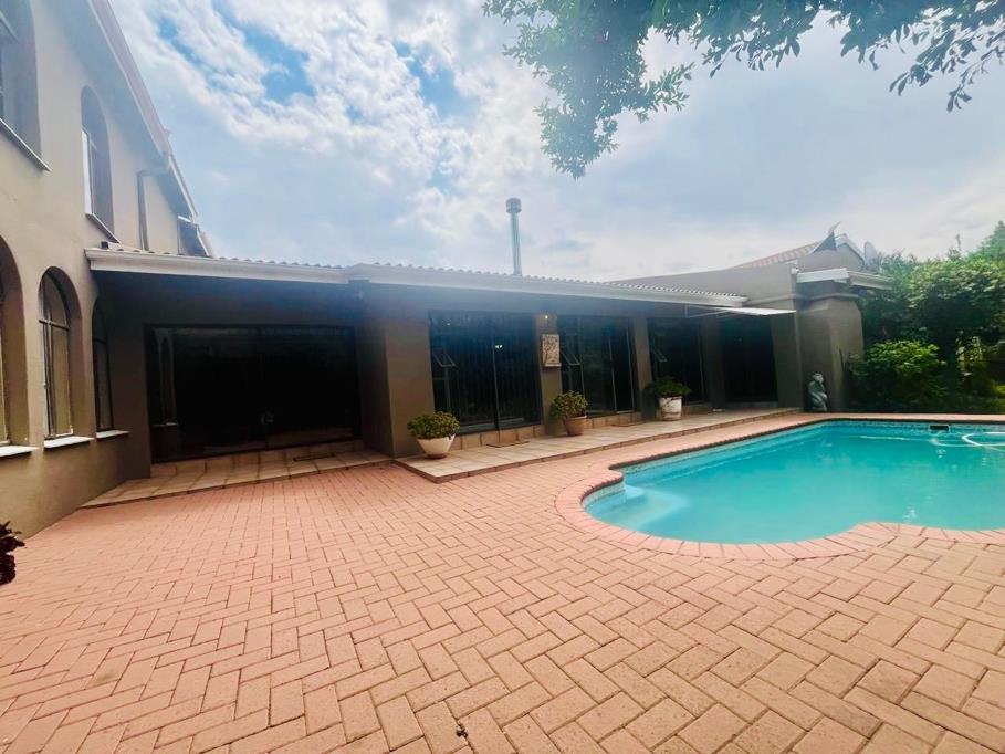 6 Bedroom House