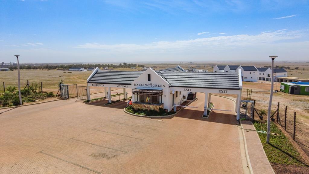 1 300 m² Land