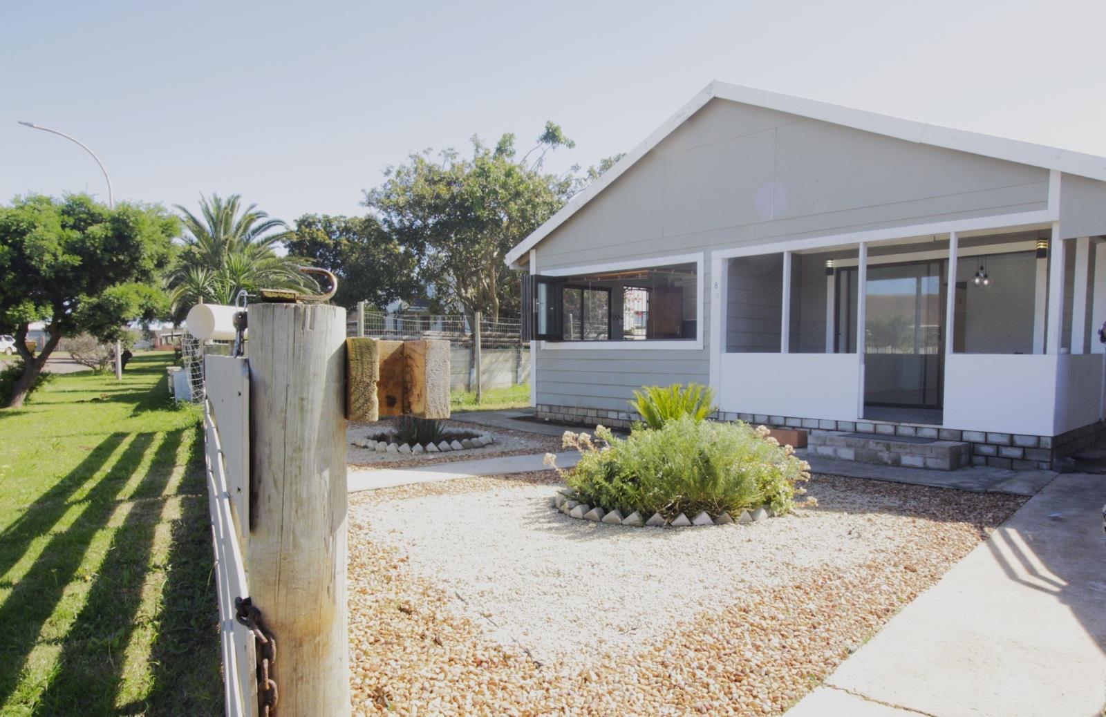 2 Bedroom House for sale in C Place | T5669369 | Private Property