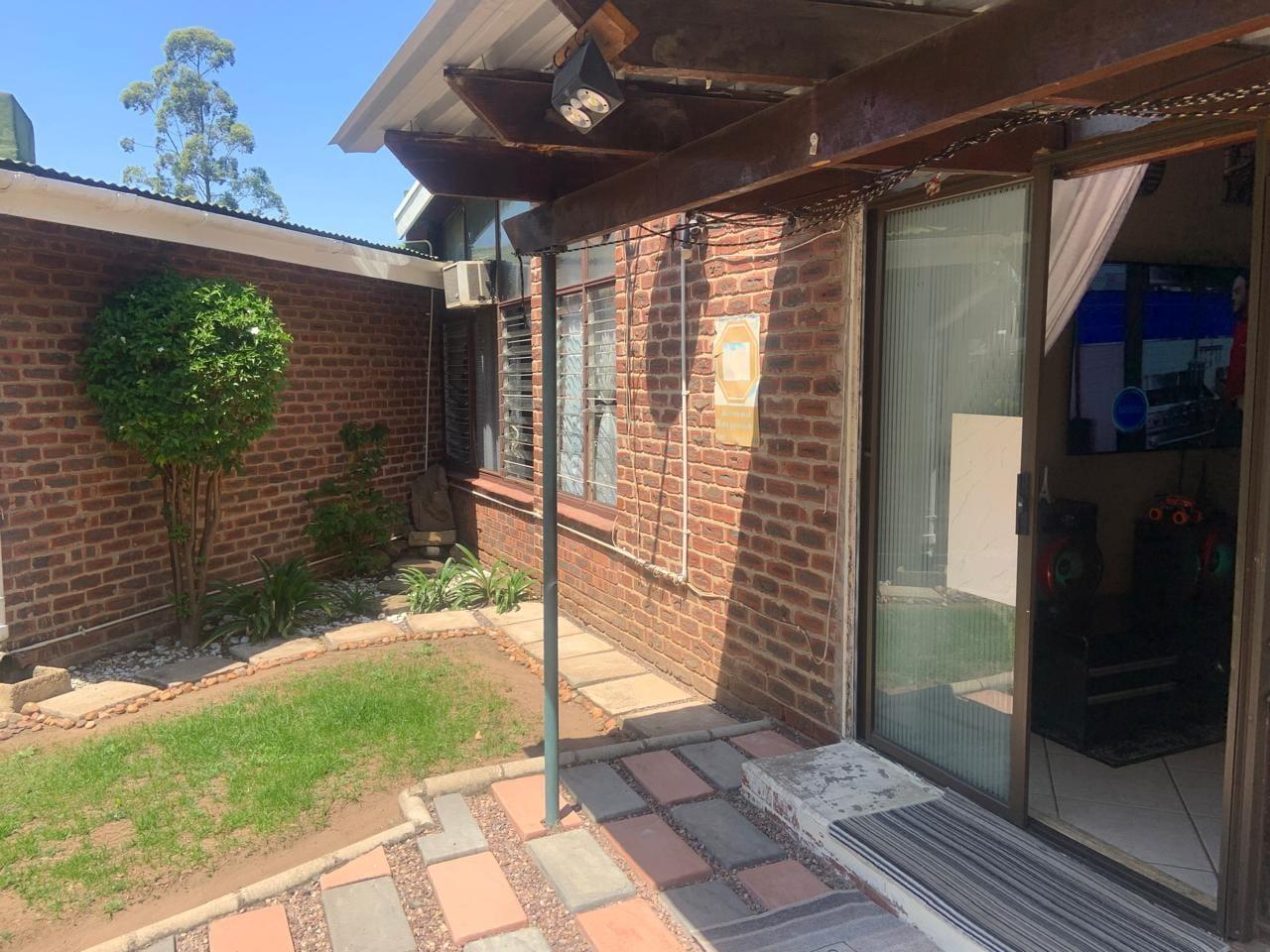 2 Bedroom Townhouse to rent in Pinetown Central | RR4809658 | Private ...