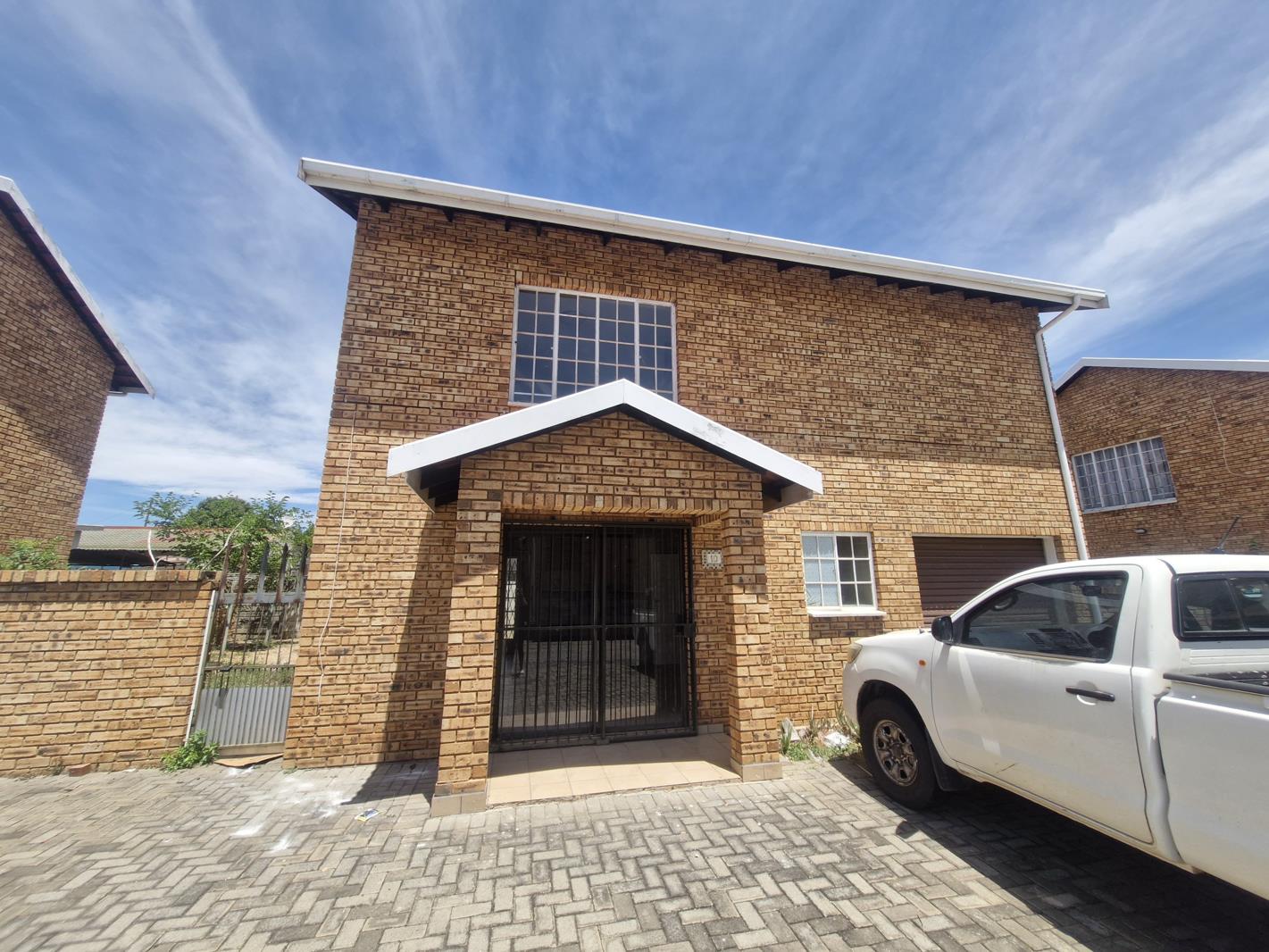 3 Bedroom Townhouse to rent in Rustenburg Central | RR4809863 | Private ...