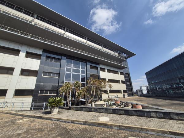 1 596 m² Commercial space