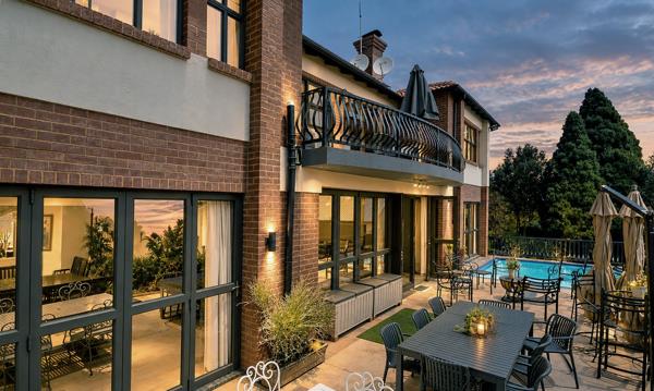 6 Bedroom House