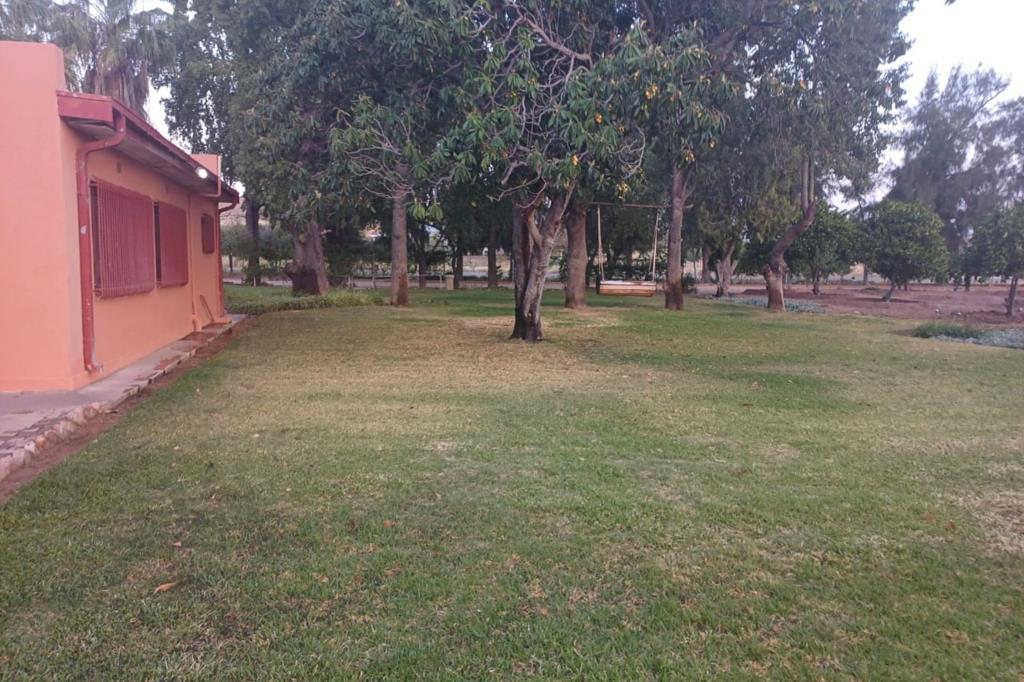 1.1 ha Smallholding
