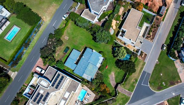 599 m² Land