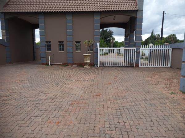 560 m² Land