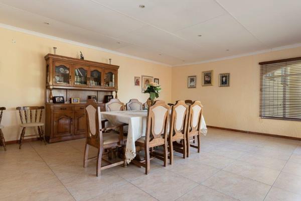 4 Bedroom House for sale in Glenvista | T5672246 | Private Property