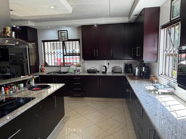 6 Bedroom House