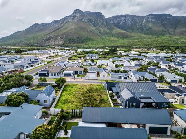 667 m² Land