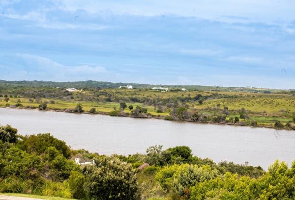 1 015 m² Land