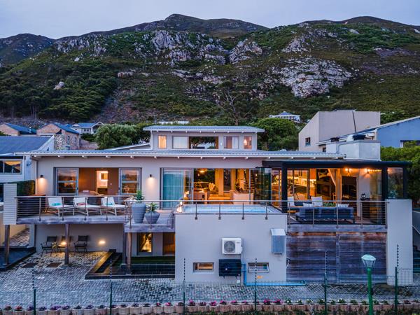 6 Bedroom House
