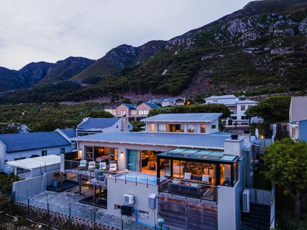 6 Bedroom House