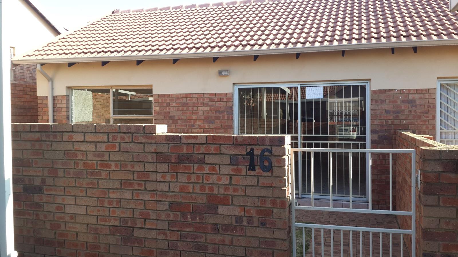 2 Bedroom Cluster in Kyalami Hills