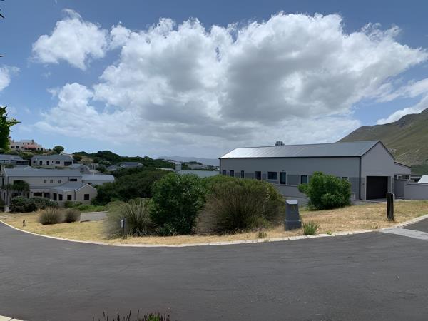 585 m² Land