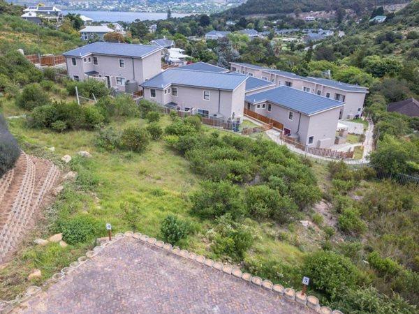 831 m² Land