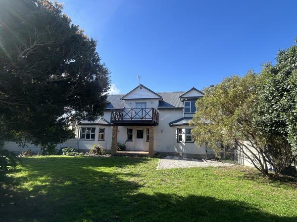 6 Bedroom House