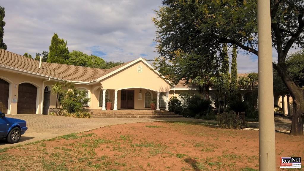 House in Wilkoppies, Klerksdorp - View 3